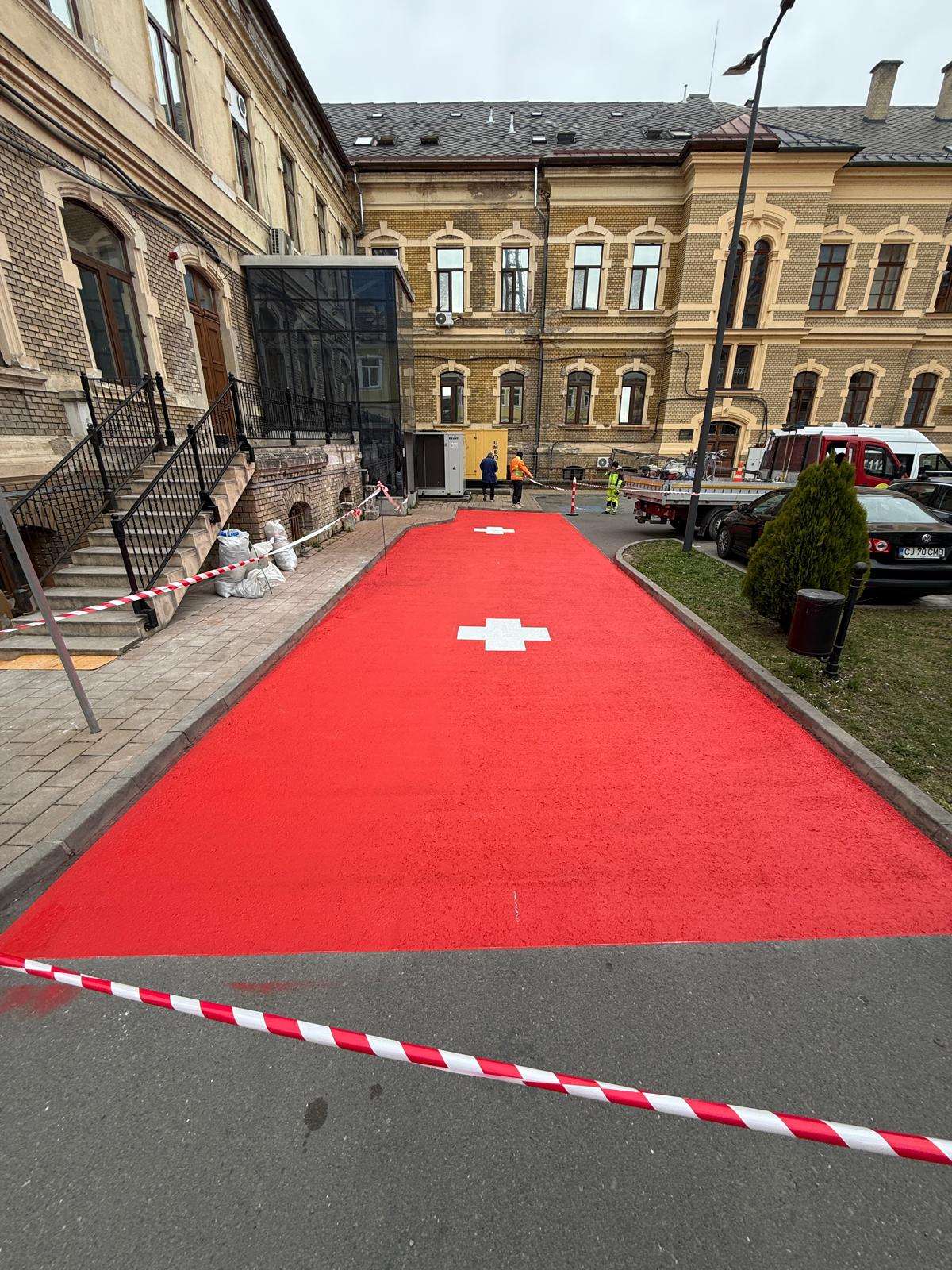 Trecere pietonala rosie cu zona delimitata
