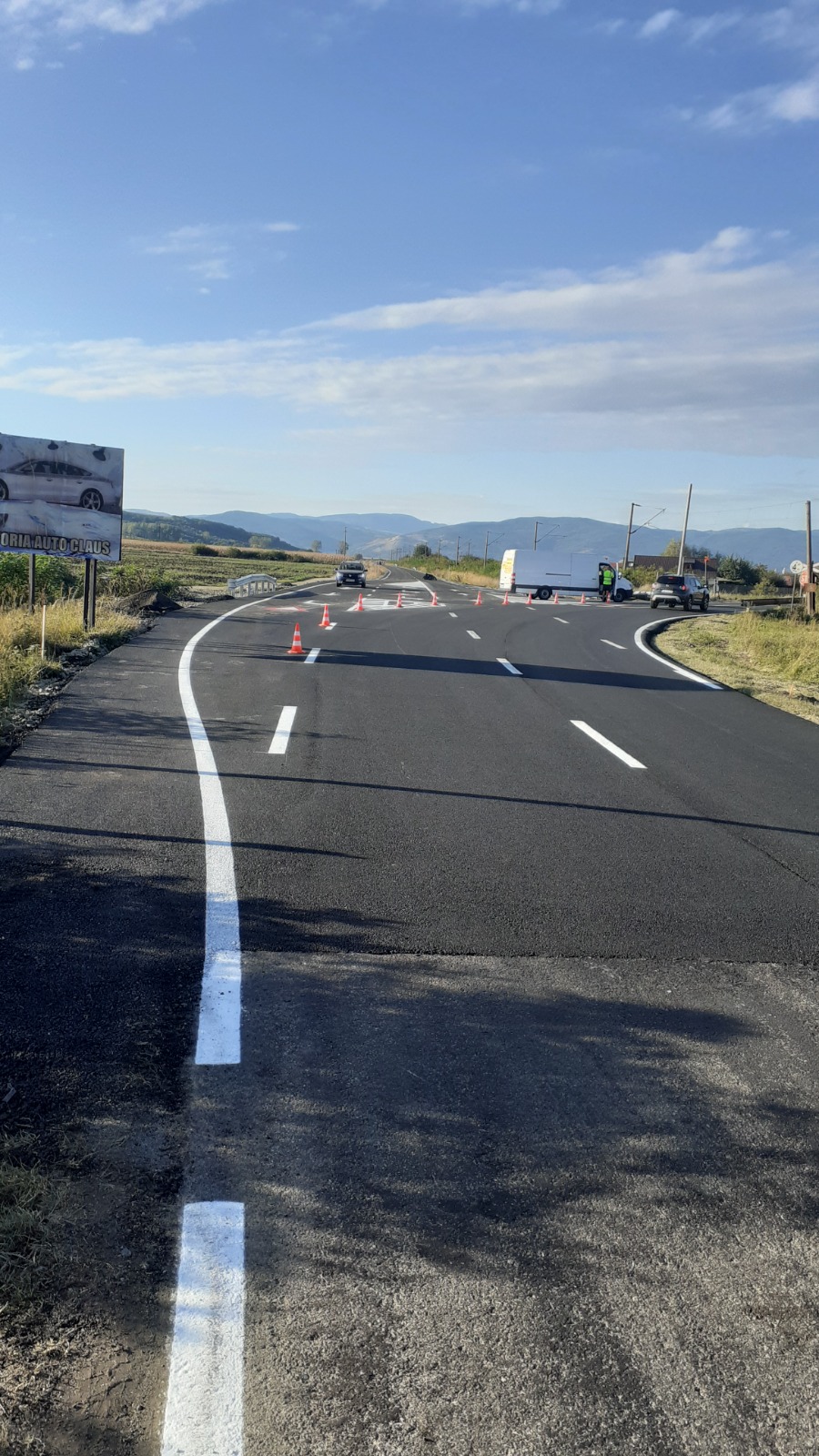 Drum cu marcaj curbat si linie alba